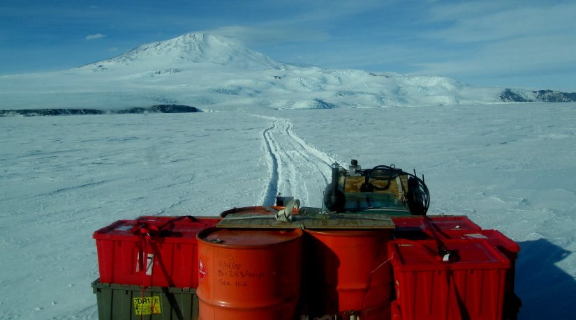 Looking out the rear window as we leave the sea ice road and enter deep snow (Photo: AN)